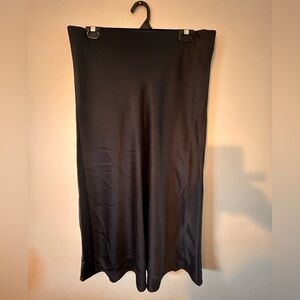 ❤️ 3/$15❤️ Maison d’Amélie satin skirt